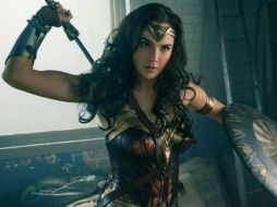 Dirigida por Patty Jenkins y protagonizada por Gal Gadot, la cinta se estrena el 2 de junio. ESPECIAL /