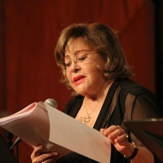 Silvia Pinal lee en Bellas Artes fragmentos de su biografía