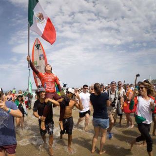 Surfista mexicano es campeón del mundo