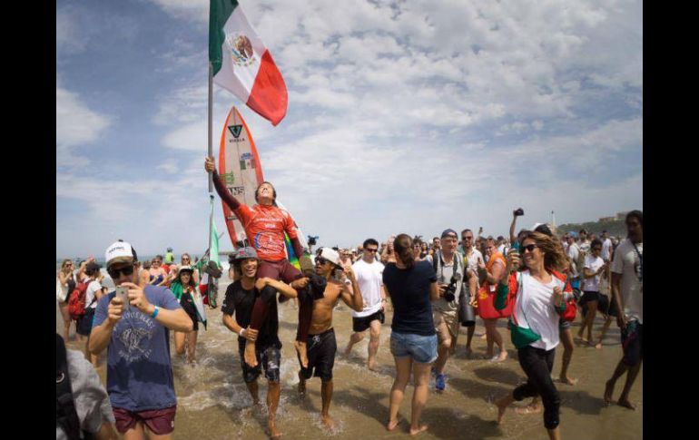 El surfista de Puerto Escondido se dijo muy orgulloso de la medalla de oro para México. FACEBOOK / FEDERACIÓN MEXICANA DE SURFING