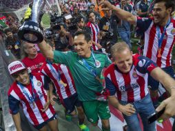 Rodolfo Cota festeja el logro obtenido. MEXSPORT / C. de Marchena