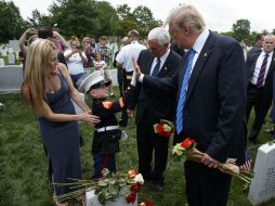 Trump pide a los ciudadanos estadounidenses que utilicen este día ''para mirarse a los ojos los unos a los otros''. AP / E. Vucci