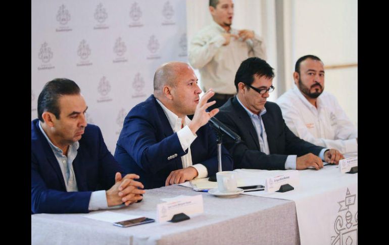 Alfaro explica que la Comisión de Giros Restringidos hará un análisis minucioso a la emisión de nuevas licencias a establecimientos. TWITTER / @GuadalajaraGob