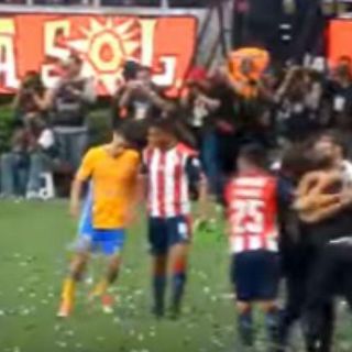 Dueñas quiso dar un cabezazo a Ponce