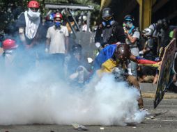 La principal autopista de la ciudad fue escenario de enfrentamientos entre cuerpos de seguridad y manifestantes. AFP / J. Barreto