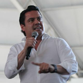 Aristóteles llama a aprobar iniciativas de recorte a partidos