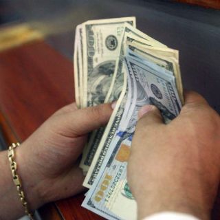 En riesgo, transferencias en dólares