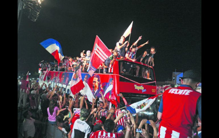 El domingo, afición y jugadores fueron un mismo ente en la celebración por la llegada de una nueva corona. EL INFORMADOR / G. Gallo