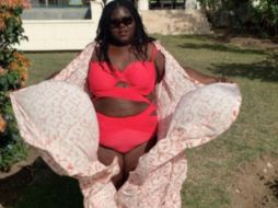 A través de un par de boomerang, Gabourey aparece con un traje de baño color anaranjado, y con otro en color negro. INSTAGRAM / gabby3shabby