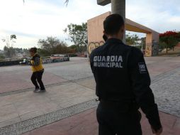 Un policía de Guadalajara, durante labores de patrullaje. EL INFORMADOR / Archivo