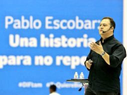 Sebastián Marroquín habló a los adolescentes de un mundo de violencia que rodeó a su padre. TWITTER / @fgcabezadevaca