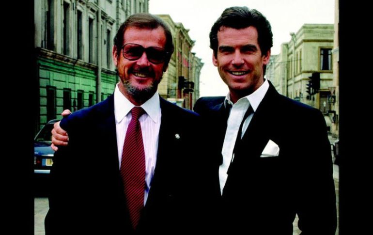 Moore y Brosnan interpretaron, en distintas décadas, a James Bond,'El Agente 007'. TWITTER / @Golden0ldies