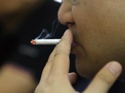 La OMS exhorta a los gobiernos de los países a aplicar medidas firmes de control del tabaco. EFE / ARCHIVO