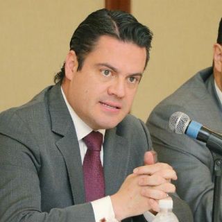 Gobernador pide que hoy se vote reducción de gasto a partidos