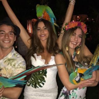 Sofía Vergara causa polémica por fiesta con guacamayas