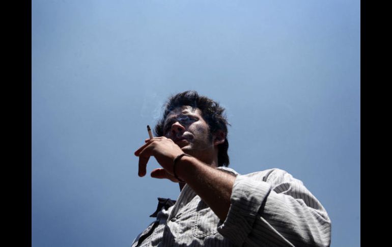 Los adolescentes empiezan a fumar por curiosidad, imitación o pertenencia. EL INFORMADOR / ARCHIVO