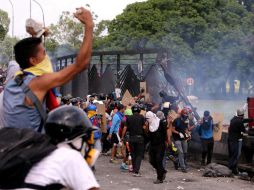 En las protestas contra Maduro, que ya llevan ocho semanas, se han registrado hasta ahora en Venezuela 60 muertos. EFE / M. Dueñas