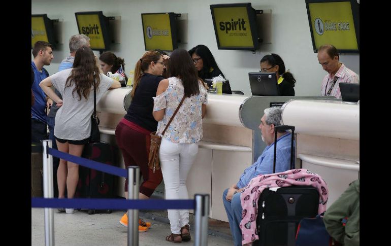 Hoteles dentro de los aeropuertos beneficiarían a quienes viajan por negocios. AFP / ARCHIVO