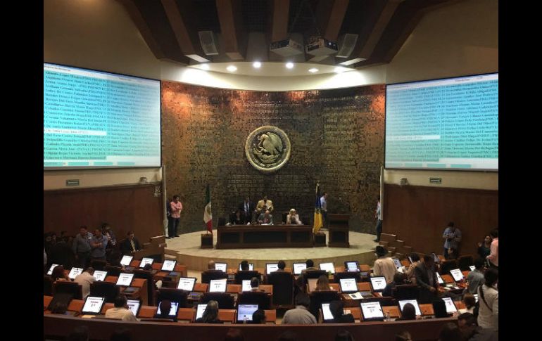 Además, los legisladores aprobaron eliminar un diputado de representación proporcional, pasaría de 39 a 38. TWITTER / @LegislativoJal