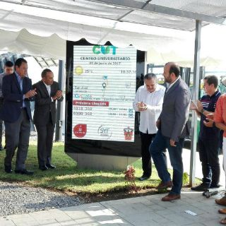 Instalan pantalla inteligente en parabús de CUTonalá