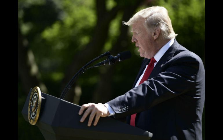 Trump anunció la salida de EU del Acuerdo de París, pero dijo estar abierto a negociar uno nuevo que beneficie los intereses del país. AFP / B. Smialowski
