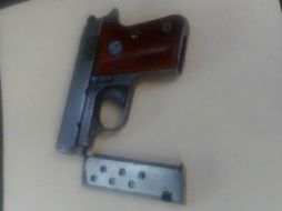 El arma asegurada es una calibre .25. ESPECIAL /