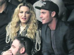 Madonna y Zac Efron en una pelea de artes marciales mixtas. INSTAGRAM /