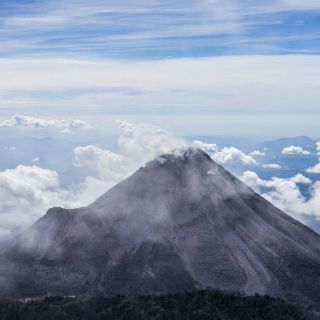 Protección Civil analiza situación del Volcán El Colima