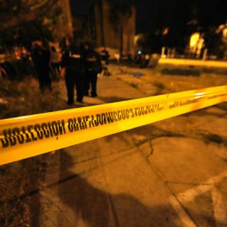 Policías se involucran en tiroteo en restaurante; uno falleció