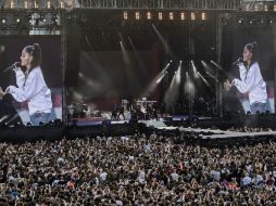 Vestida con una sudadera blanca con el eslogan 'One Love Manchester' interpretó 'Be Alright' y 'Break Free'. AFP / D. Lawson