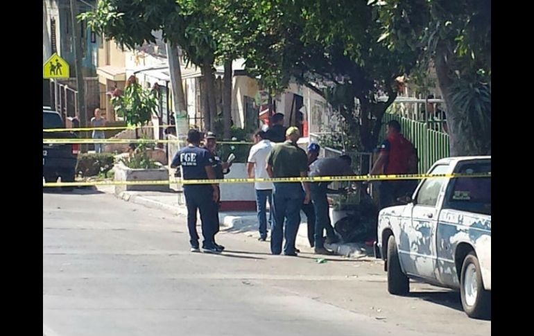 Los vecinos encontraron dos bolsas negras que despedían mal olor. ESPECIAL /