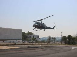 El brigadista de 52 años fue trasladado a bordo del helícoptero desde la zona del percance hasta el helipuerto del municipio. ESPECIAL / Bomberos Zapopan