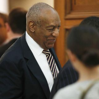 Lágrimas al comenzar el juicio de Bill Cosby en EU