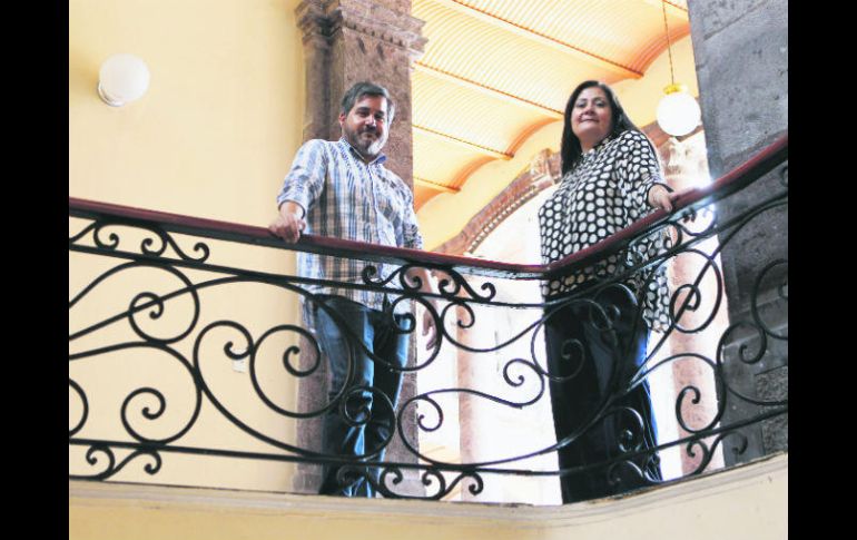 Responsables. El artista Daniel Alcalá junto a la curadora Olga Margarita. EL INFORMADOR / A. Camacho