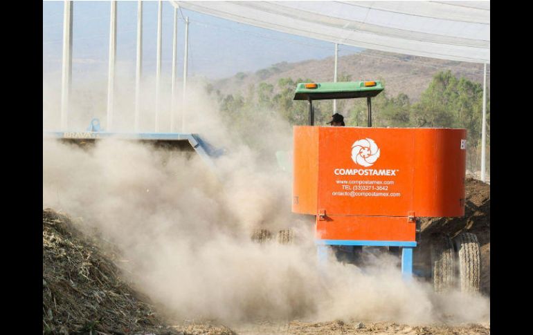 Se calcula que Tlajomulco producirá 10 mil toneladas de composta anuales. FACEBOOK / AlbertoUribeCamacho