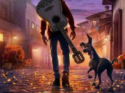 En la imagen aparecen dos de los protagonistas en medio de una típica calle pueblerina. FACEBOOK / Coco