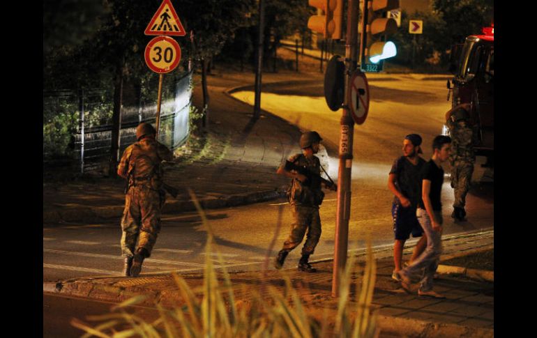 Autoridades turcas han detenido alrededor de 50 mil personas tras el golpe de estado fallido. AP / ARCHIVO