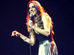 La comediante se quejó porque Debayle fumó en una cabina de radio, frente a una mujer embarazada. FACEBOOK / Sofía Niño de Rivera Stand UP