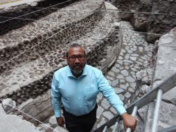 Raúl Barrera,  coordinador del Programa de Arqueología Urbana, posa en la zona en que se dieron los hallazgos. EFE / S. Gutiérrez
