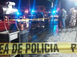 Debido al hecho, fueron cerrados a la circulación ambos carriles de la avenida de Los Cerezos. ESPECIAL /