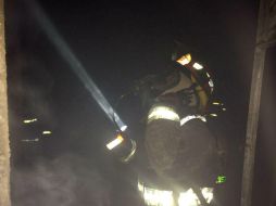 La finca contaba con un pequeño taller de zapatos, donde explotan algunas latas de pegamento. ESPECIAL /