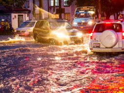 Las autoridades recomiendan tomar precauciones para no correr riesgos en zonas que pueda presentar inundaciones. EL INFORMADOR / ARCHIVO
