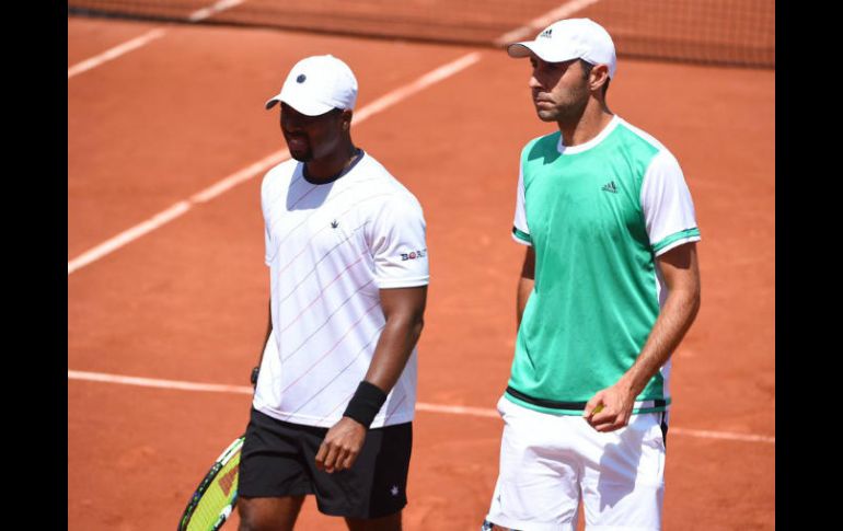 Con el peso de tomar el relevo de esos grandes nombres del tenis mexicano, González (D) espera lograr el mayor éxito de su carrera. TWITTER / @rolandgarros