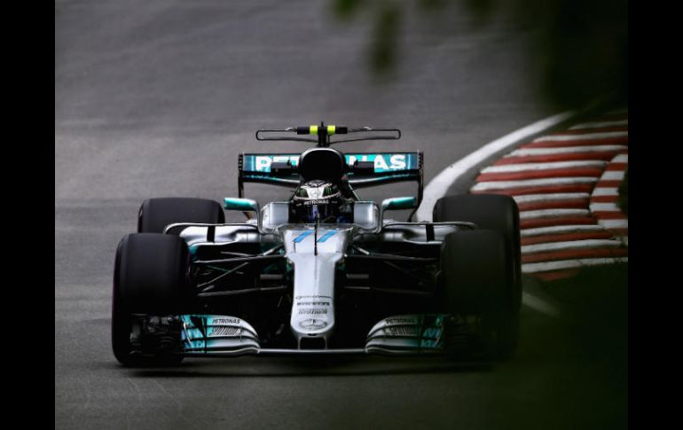 Bottas establece la mejor marca de la primera ronda, más rápido que Hamilton y mejor que el alemán Vettel. AFP / M. Thompson