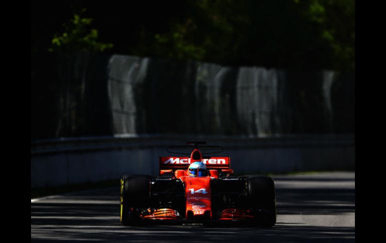 Alonso (foto) fue duodécimo y Sainz decimotercero, lo que no les permitió superar el corte de los diez mejores tiempos. AFP / D. Istitene