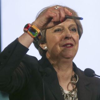 May llega a principio de acuerdo con el DUP para gobernar