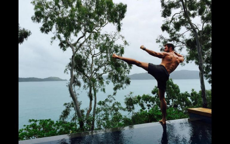 El divertido video, en el que Hemsworth se desquita con las pequeñas figuras, ya cuenta con casi dos millones de reproducciones. INSTAGRAM / chrishemsworth