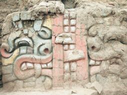 Los relieves componen un conjunto de frisos de vistosas tonalidades. EFE /