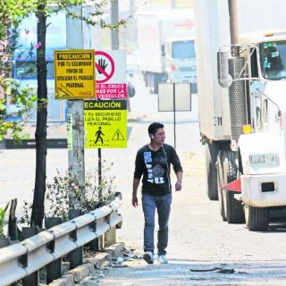 Relegan a peatones y ciclistas en Periférico