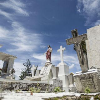 Prueban sistema de videovigilancia en panteones tapatíos